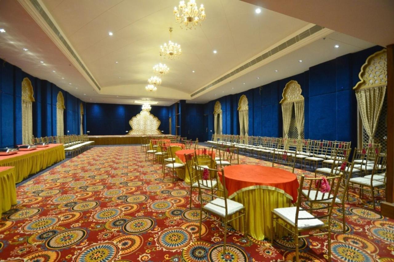 Nirbana Palace - A Heritage Hotel And Spa Jaipur Eksteriør bilde