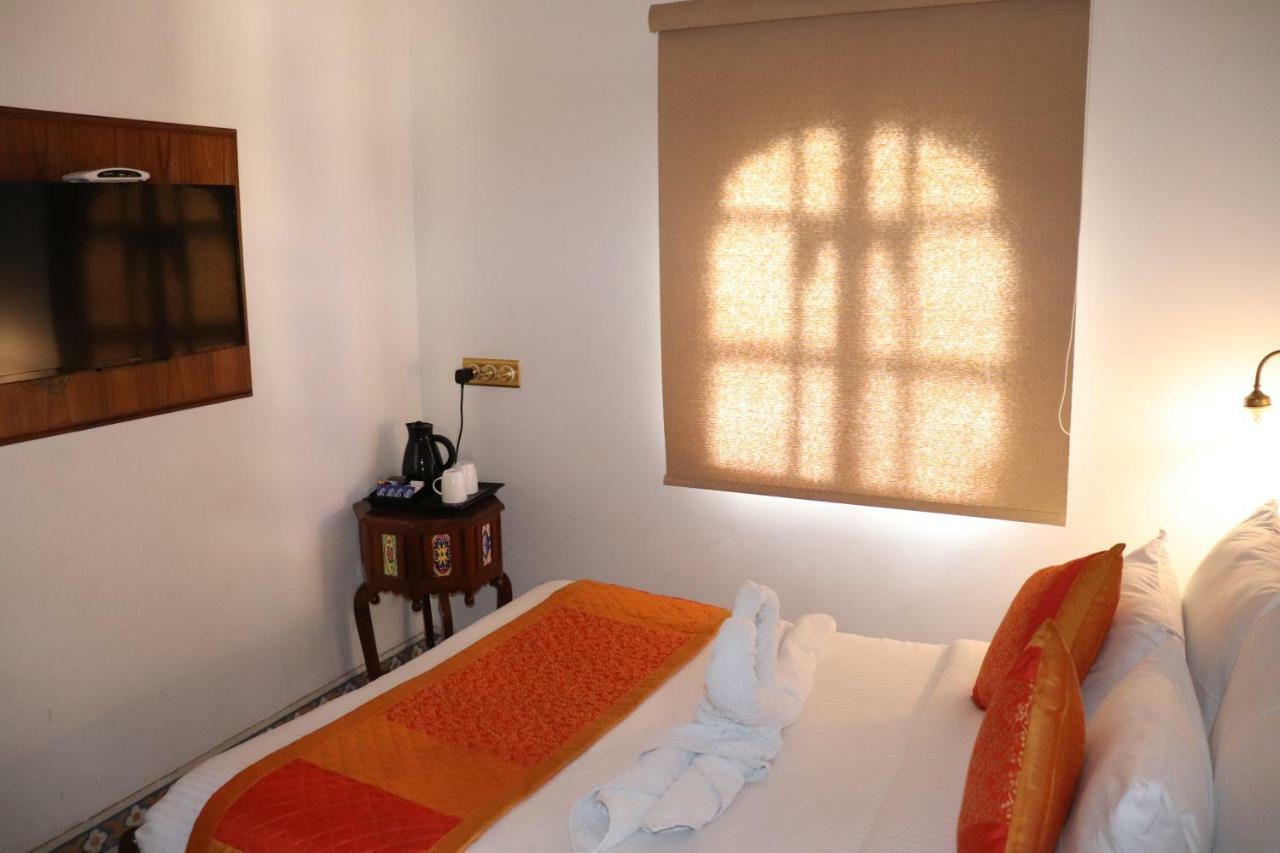 Nirbana Palace - A Heritage Hotel And Spa Jaipur Eksteriør bilde