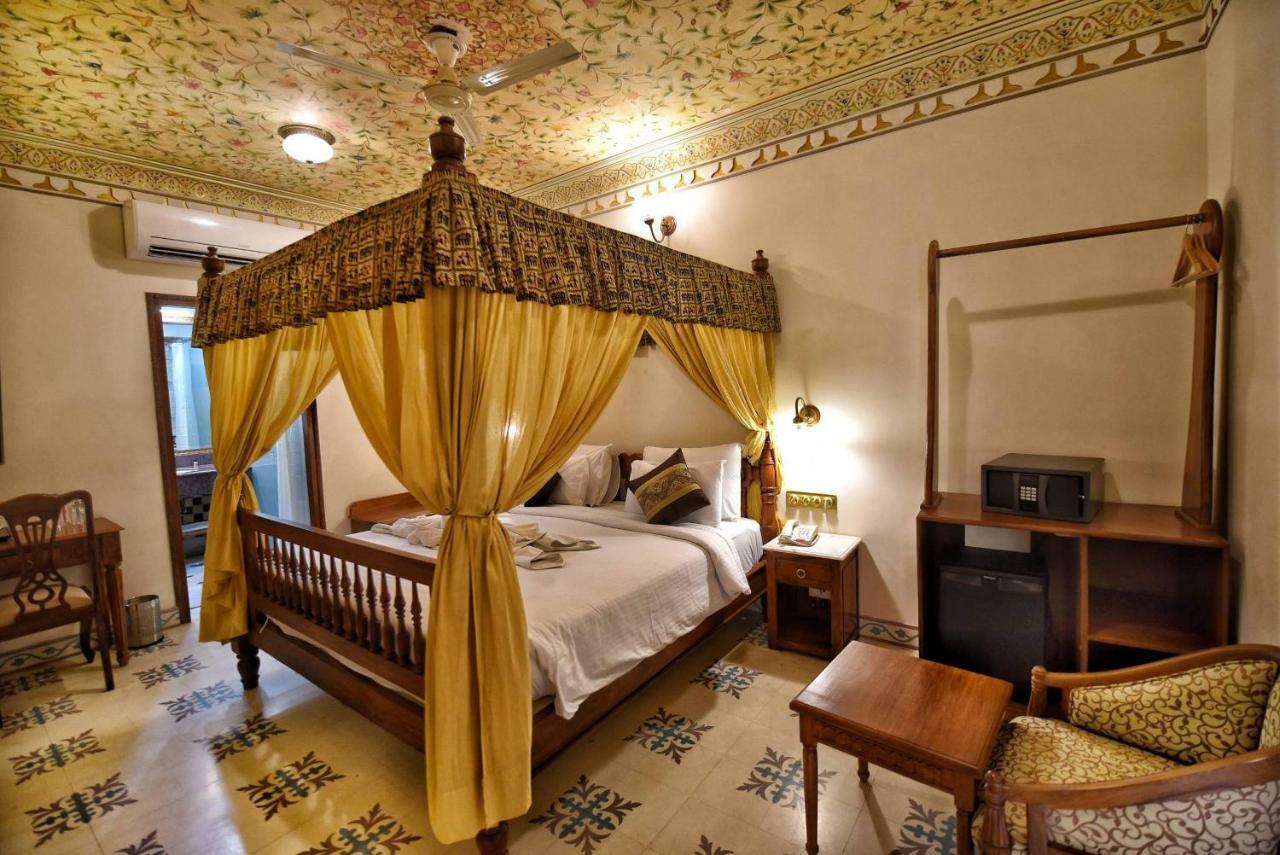 Nirbana Palace - A Heritage Hotel And Spa Jaipur Eksteriør bilde